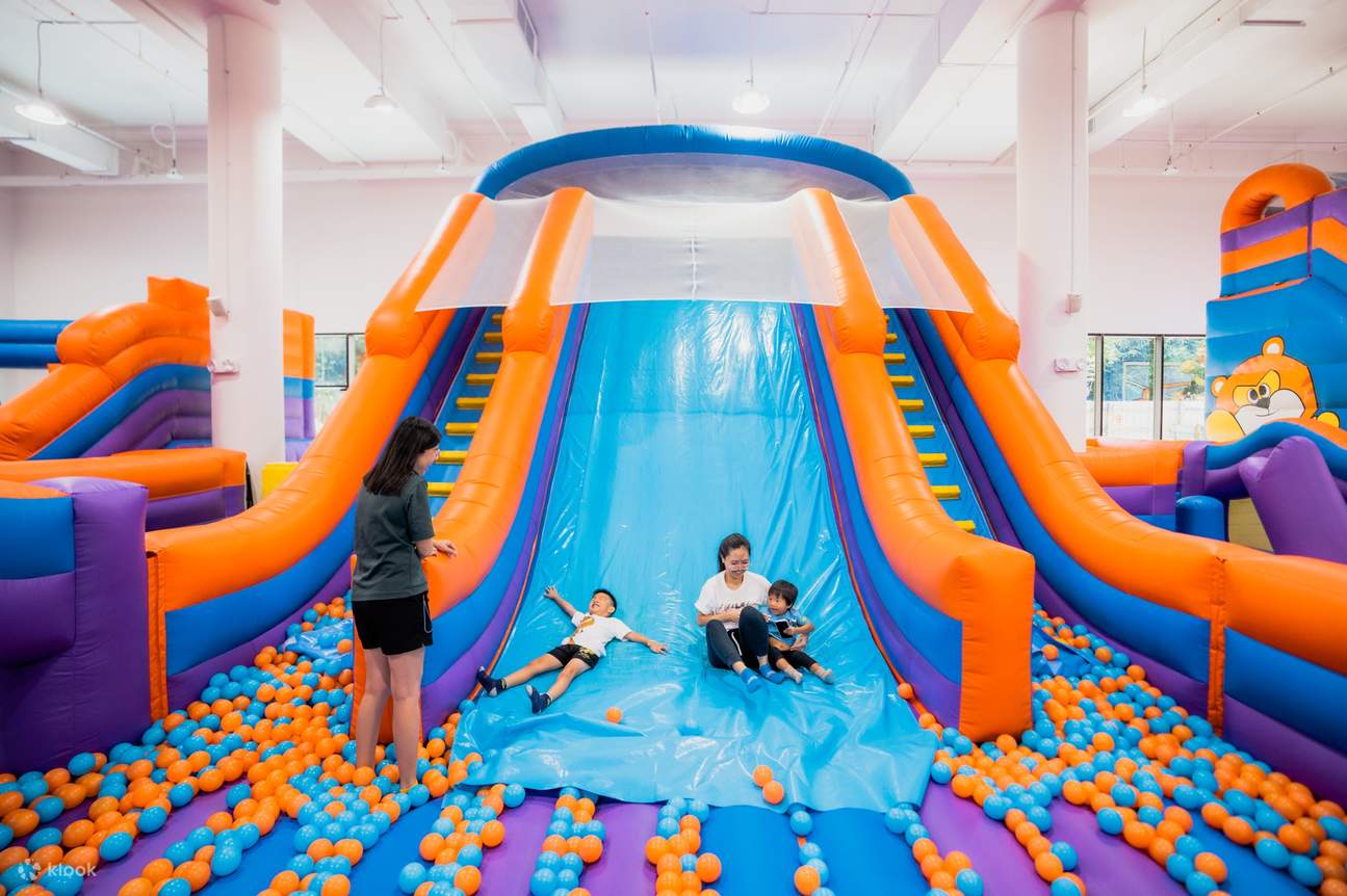 Find the best bouncy castle in Singapore for your kid's birthday party.